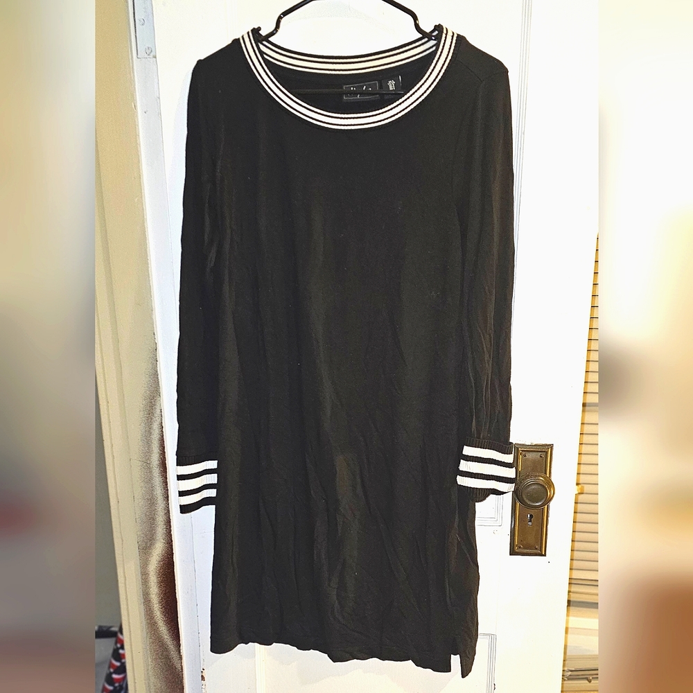 Heyton Size Small Black Dress